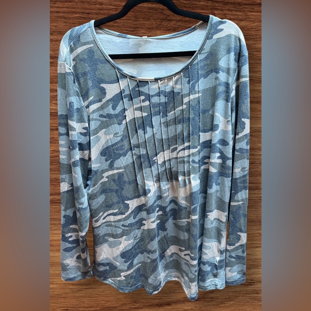 Taohuadao Camouflage Long Sleeve Women's Top. XL. NWT